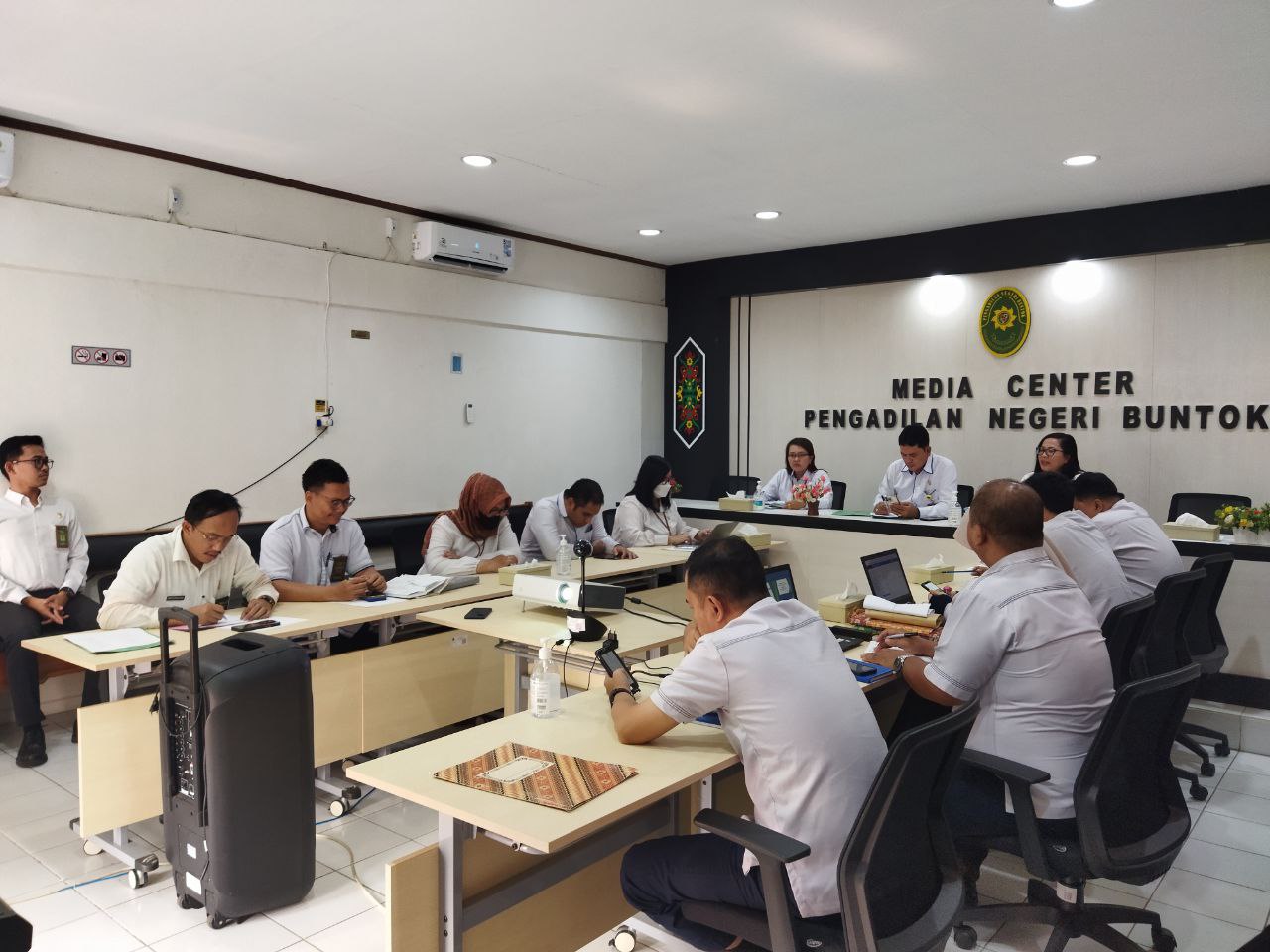 photo 6091571907582344259 y