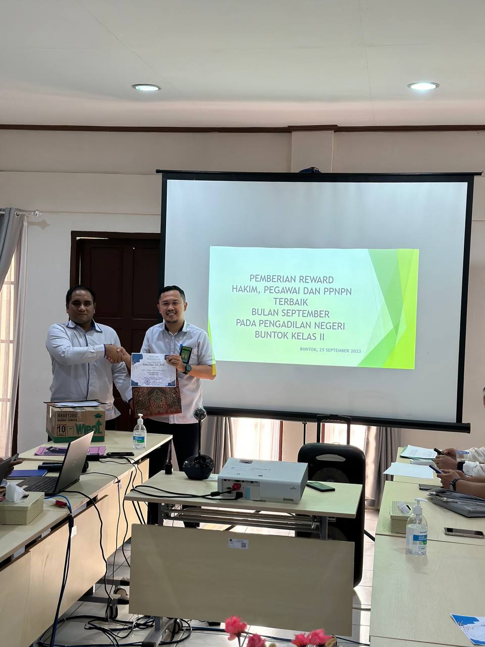 photo 6093823707396029745 y