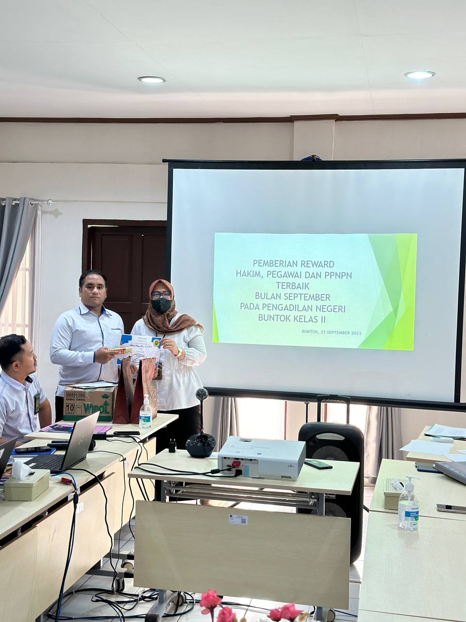 photo 6093823707396029750 y