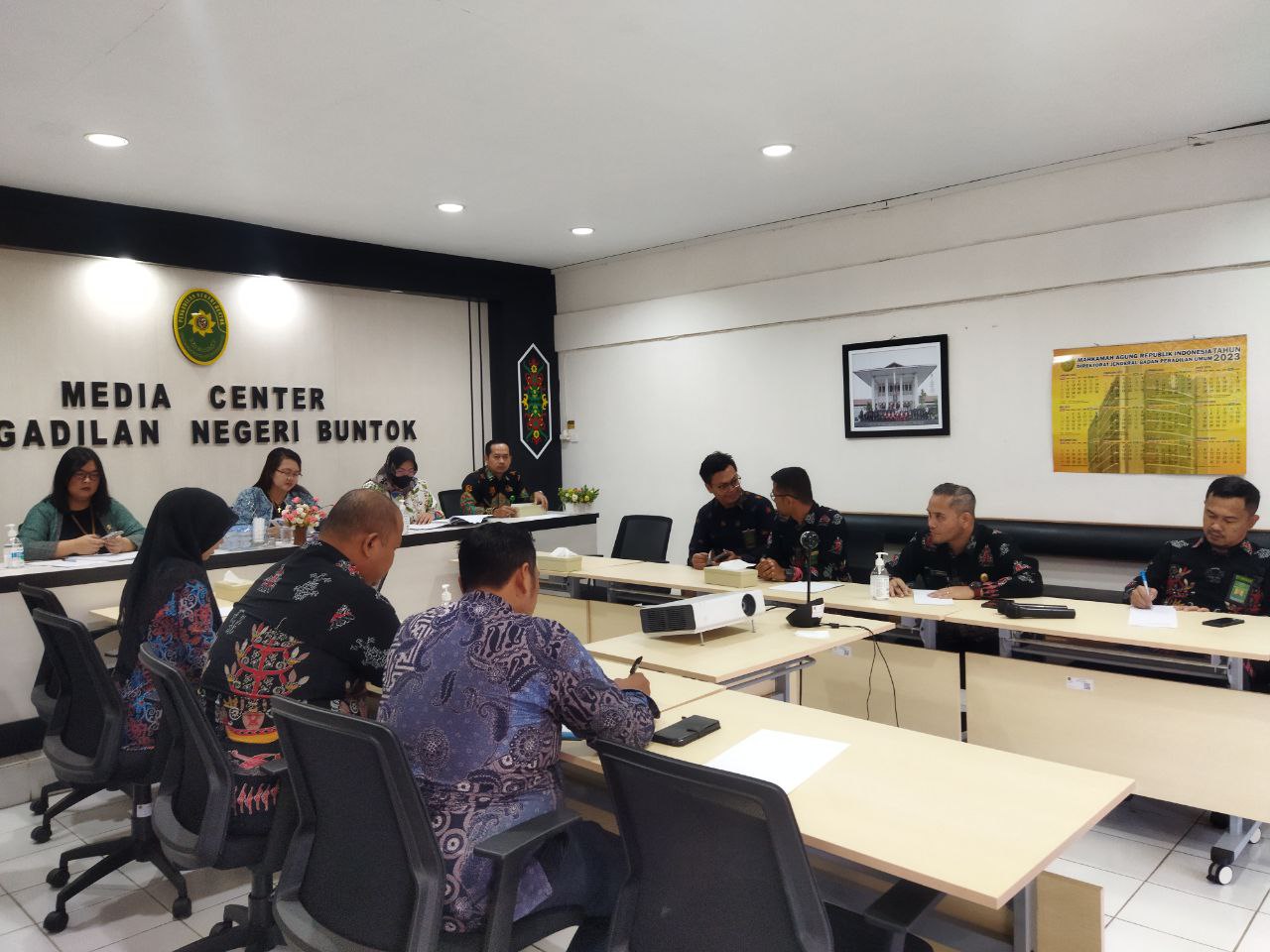 photo 6077855190788192826 y