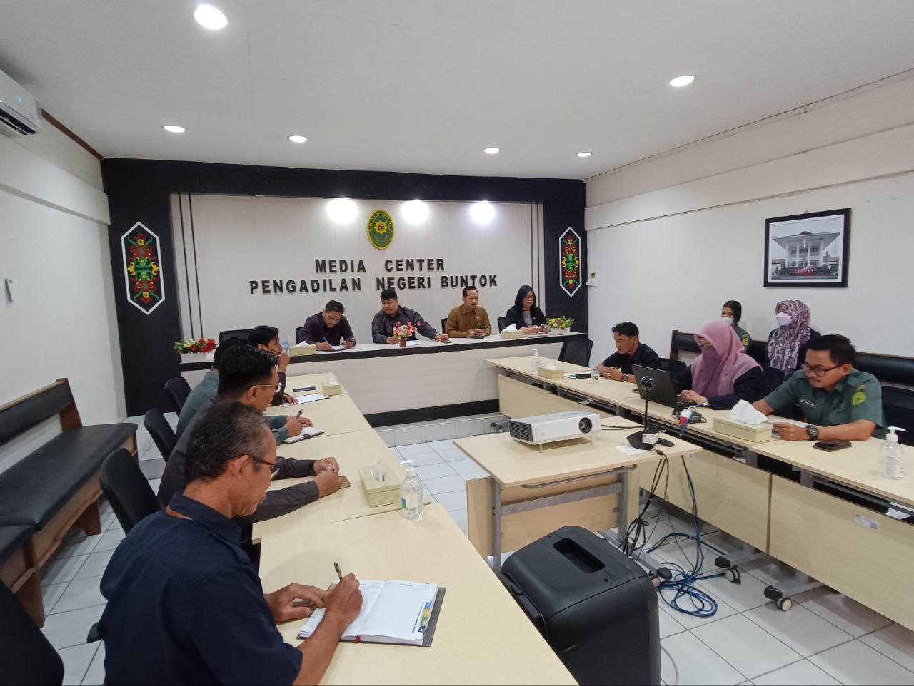 photo 6199589304284591366 y