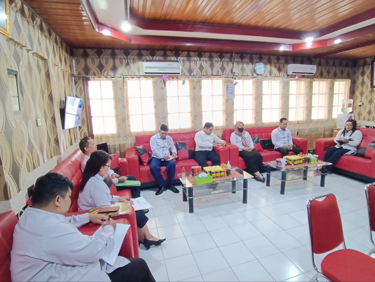 photo 6131694826341643316 y