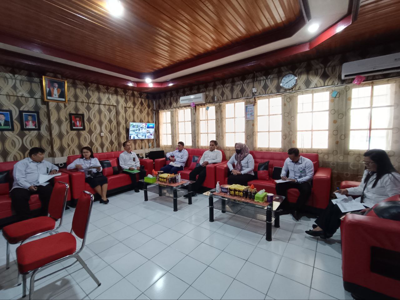 photo 6131694826341643323 y