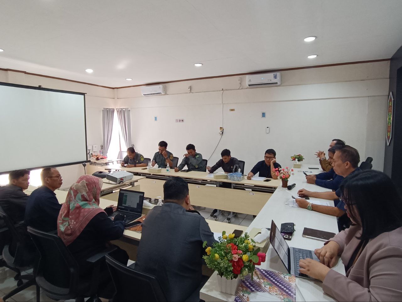 photo 6093635862706369897 y