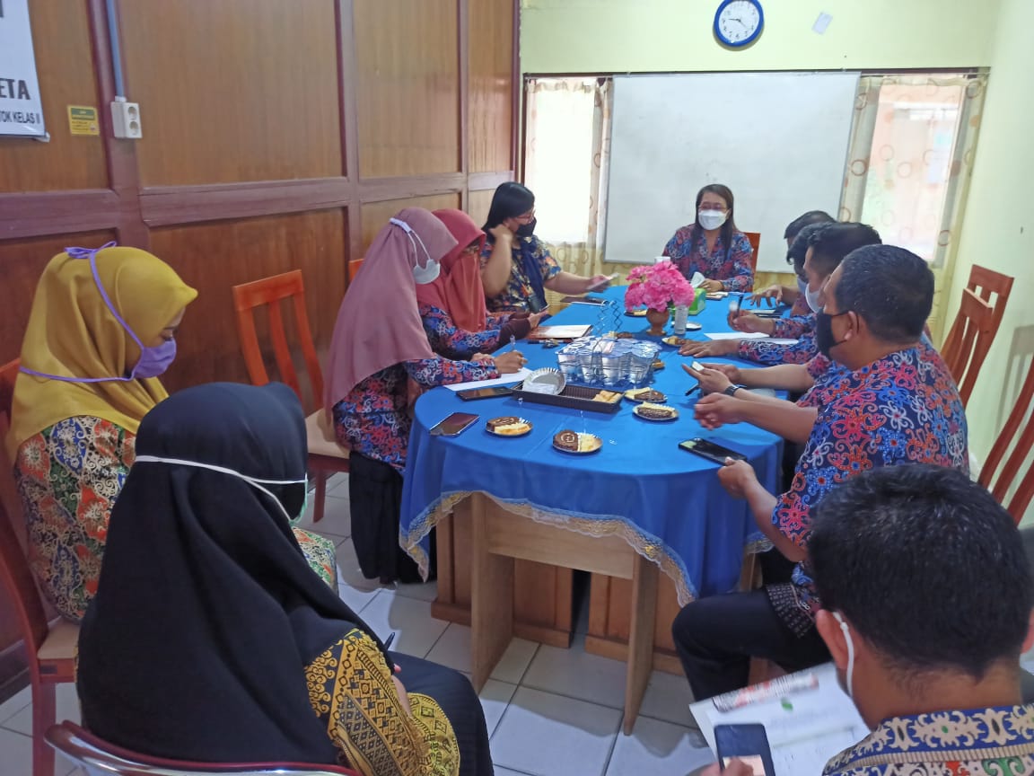rapat kesekretariatan 2