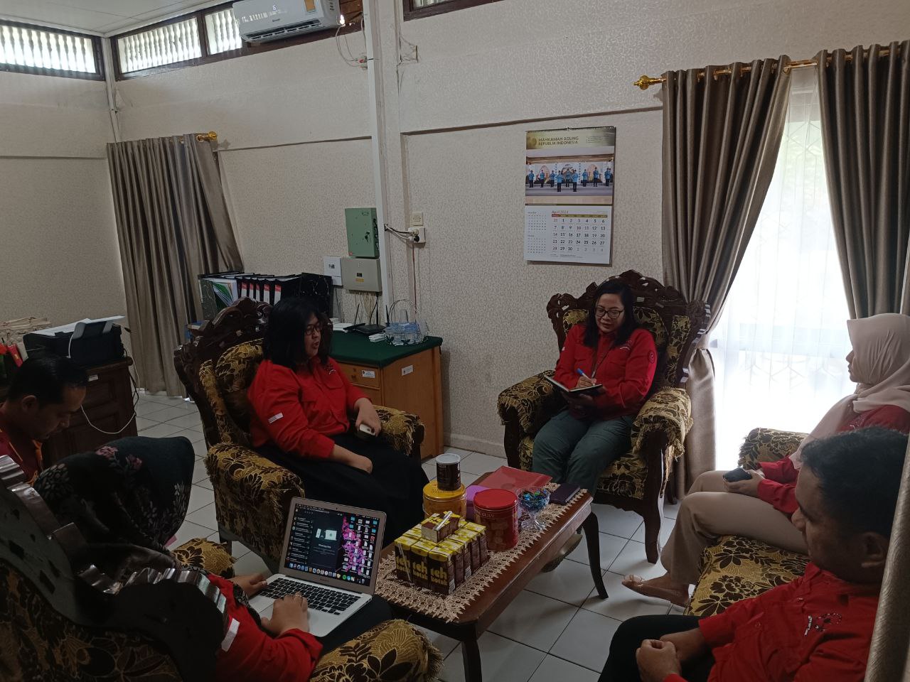 photo 6142955771030255995 y