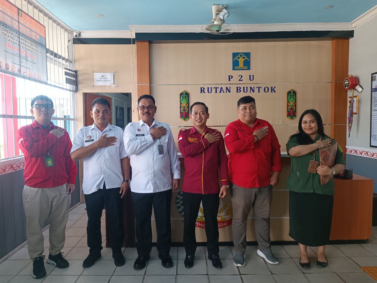 photo 6289725008376871566 y